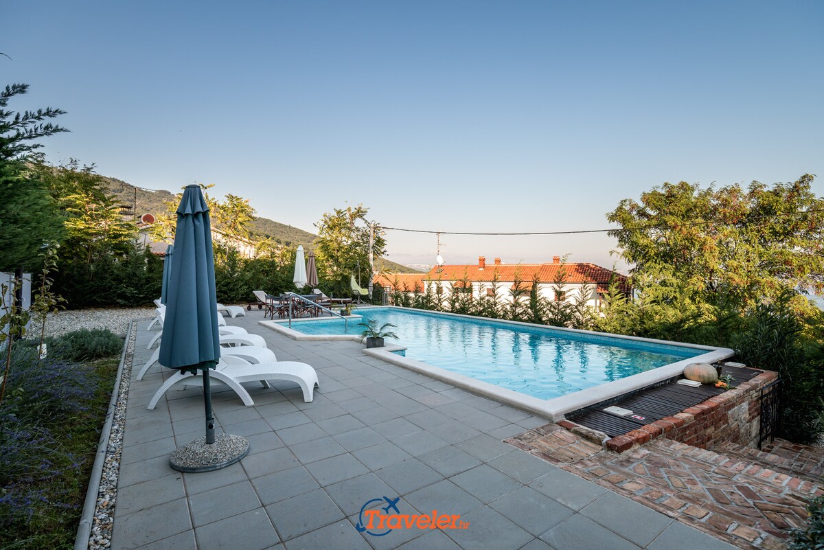Vila Okra · Villa with pool,view. near beach