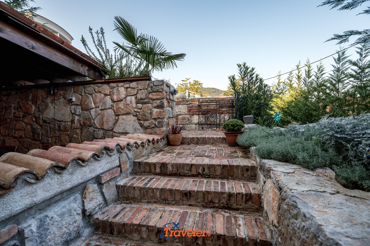 Vila Okra · Villa with pool,view. near beach
