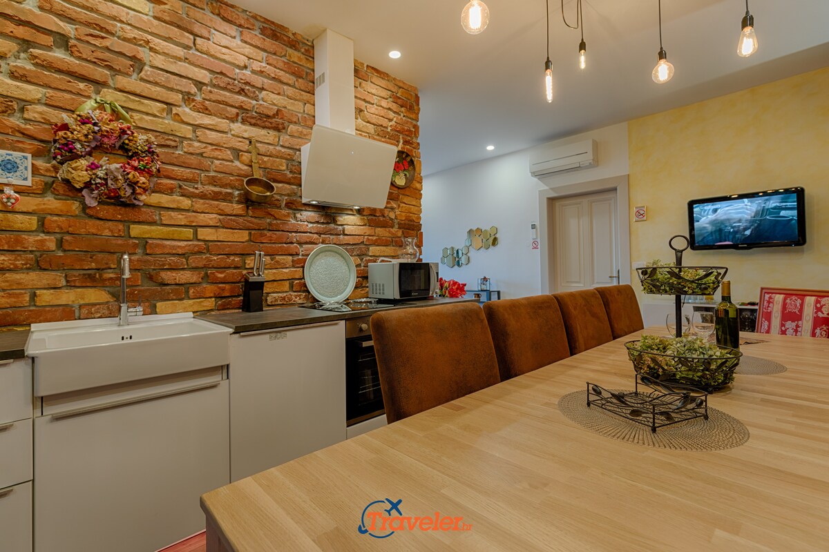 Vila Okra · Villa with pool,view. near beach