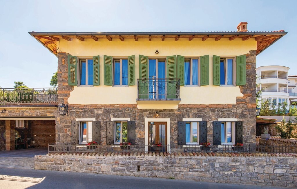 Vila Okra · Villa with pool,view. near beach