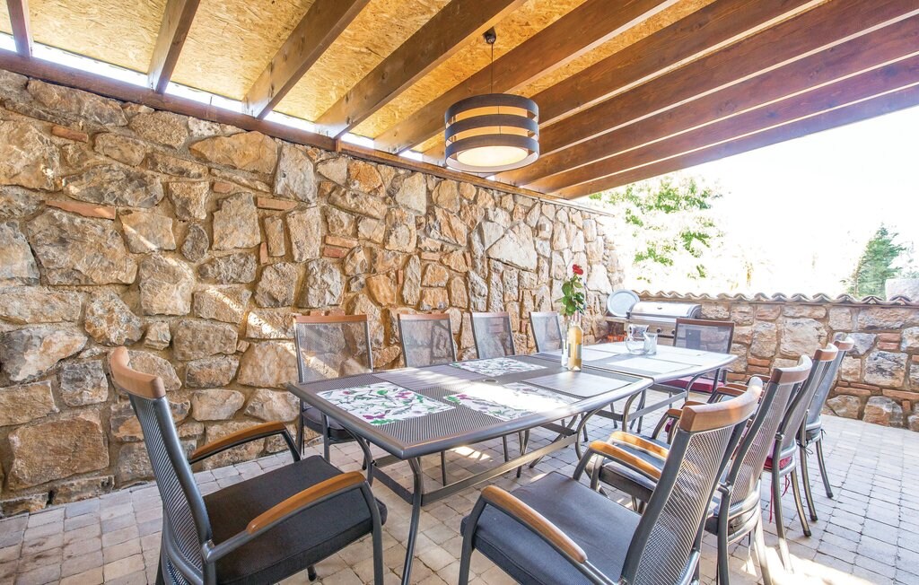 Vila Okra · Villa with pool,view. near beach