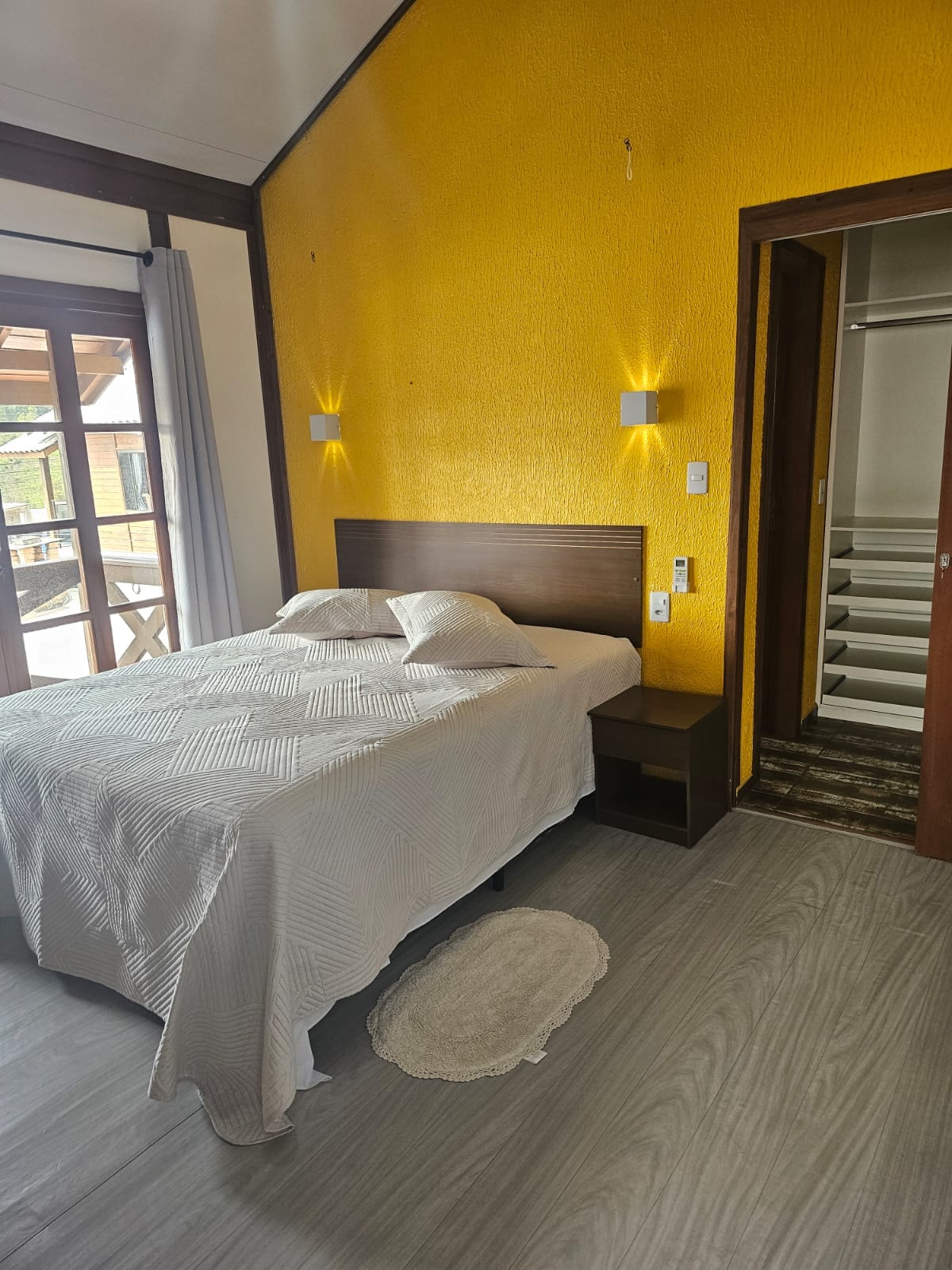 Suite con aire acondicionado, armario