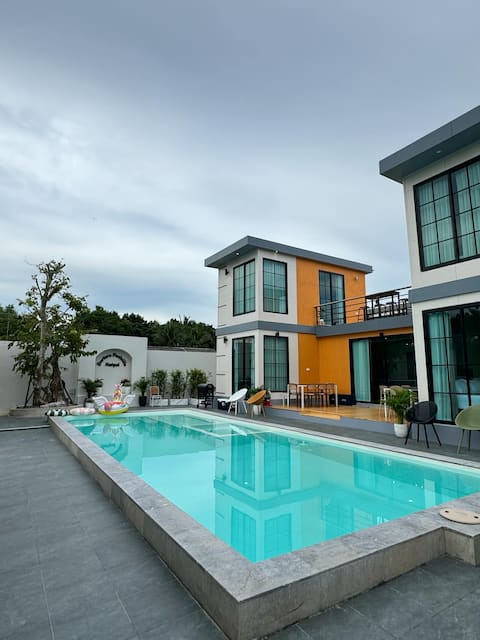 Deratera Pool Villa