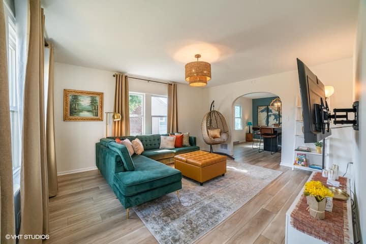 King Bed Retreat, Minutes To Beach & Dunes - Michigan City