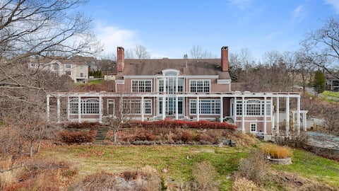 Charming and Spacious Getaway