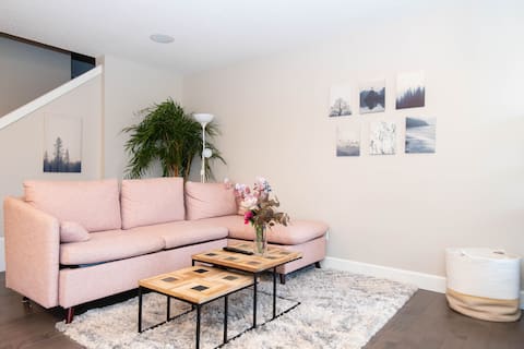 Popular Airbnb listing: Star Windermere Home-8 guests! in Windermere Neighbourhood