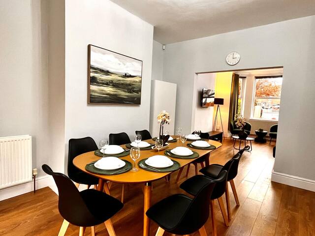 Spacious 6 bedroom house Altrincham gallery image 4