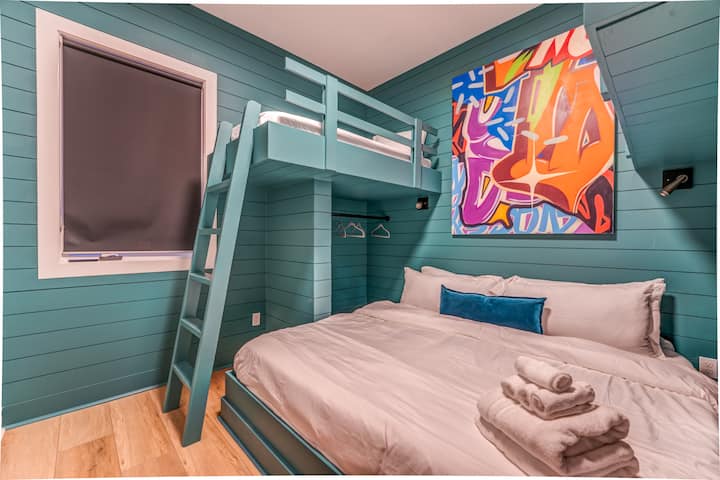 Spavaća soba 3 (bračni krevet (180x200) i 2 odvojena kreveta)