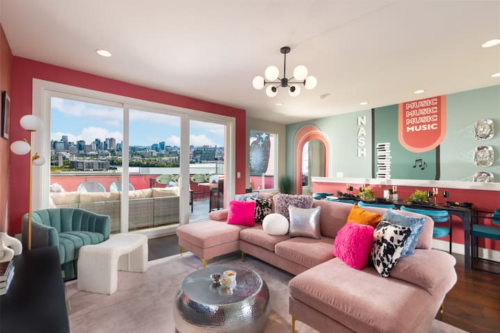 Pink Palace ⁞ DT views ⁞ 5min 2 Broadway