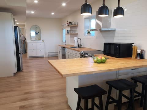 Newly Renovated 2-bedroom Suite