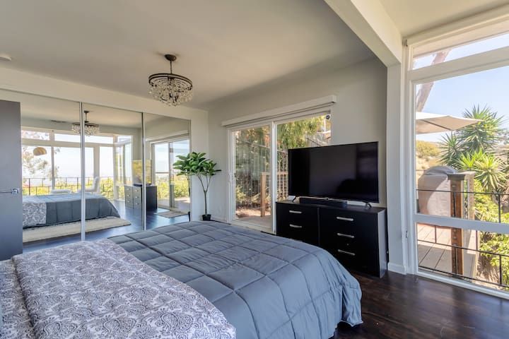 Beverly Hills Home gallery image 2