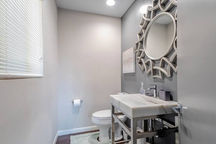 Beverly Hills Home gallery image 4