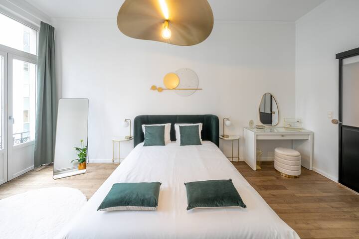 Serenity bubble next to the Grand Place gallery image 3