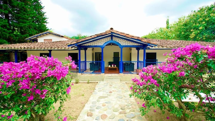 Colonial estate near the Sugarcane Museum and El Paraíso