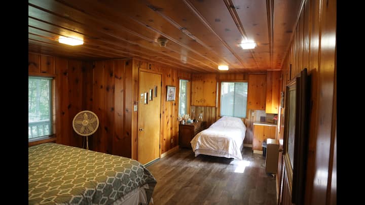 "Riverstone" Cabin |River Access| In Redwoods Wifi - Richardson Grove State Park, Garberville