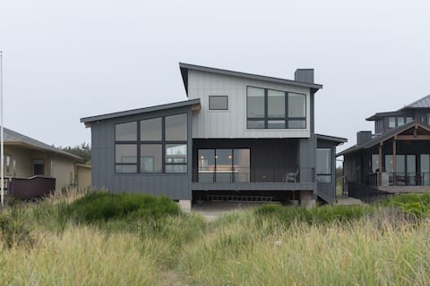 Ocean Oasis - Oceanfront Escape with Hot Tub!