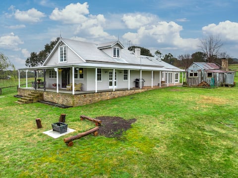 Country Farmhouse - Stunning Location, Sleeps 8