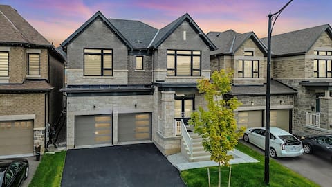 7BR Luxury Villa–100% Private,Spotless, Pool Table