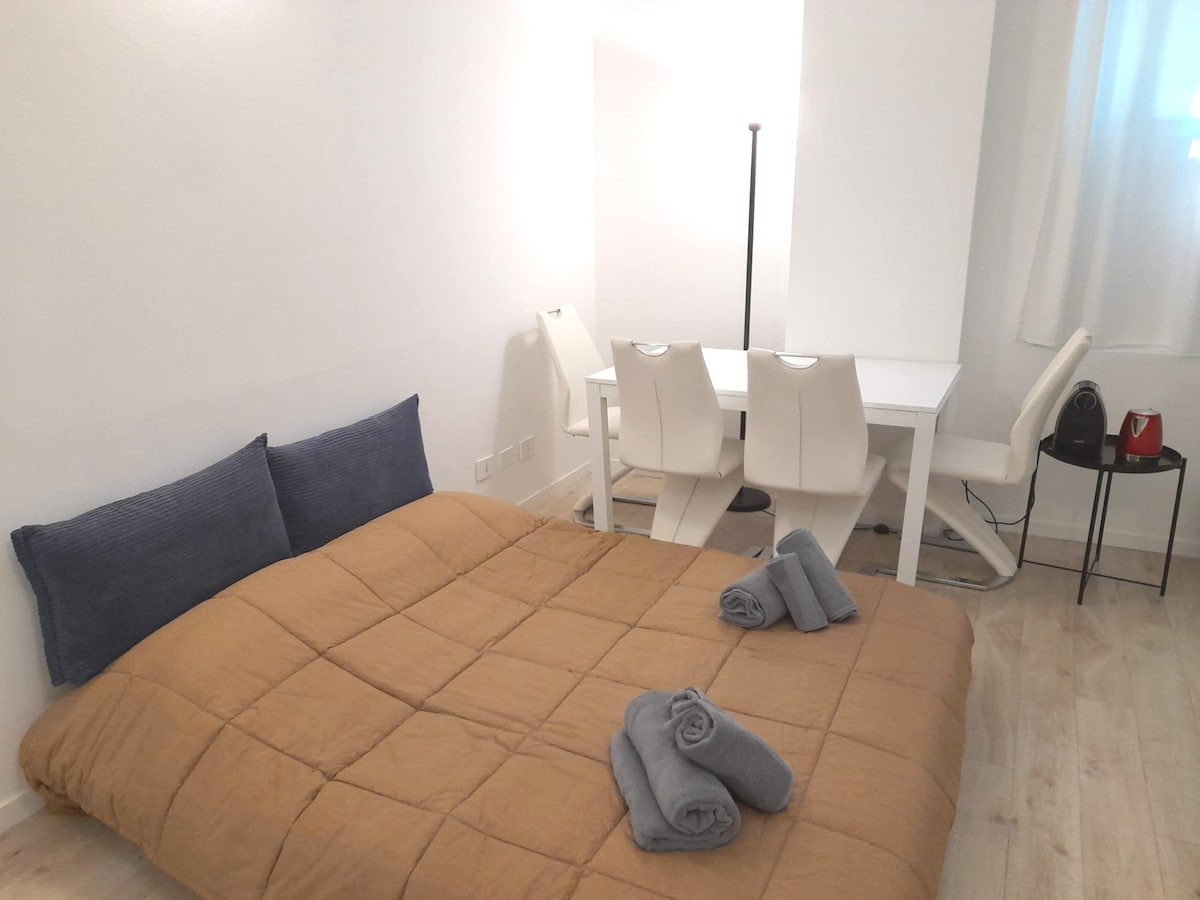 Divan krevat  dopio
Matjet: 160 cm x 190 cm