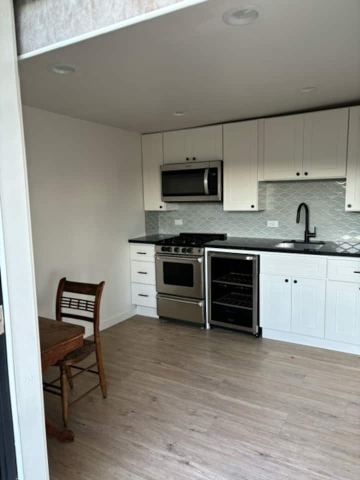 Spacious, Pristine Studio - Fairfax, CA