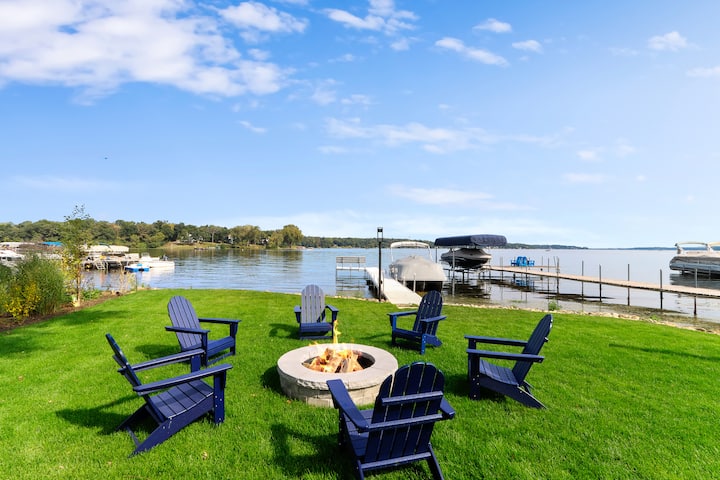 Lakefront Property! Includes 3 Homes + Hot Tub! - Wisconsin