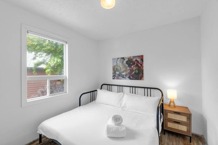 Rare 3BR – Heart of Downtown – King Beds + Patio gallery image 4