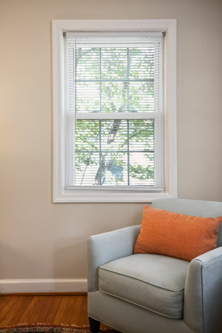 Charming Downtown Parkside Cottage - Charlottesville, VA