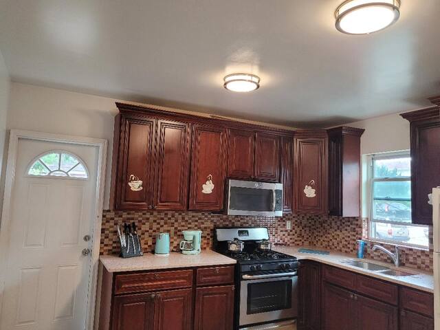 Forest Hills home up to 9 people gallery image 3