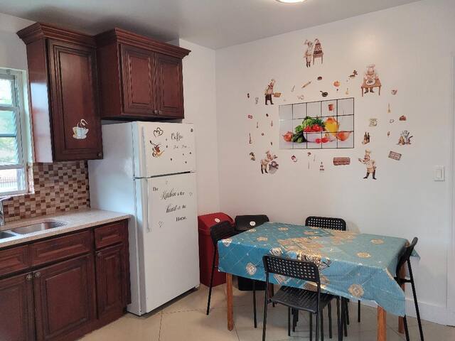 Forest Hills home up to 9 people gallery image 2