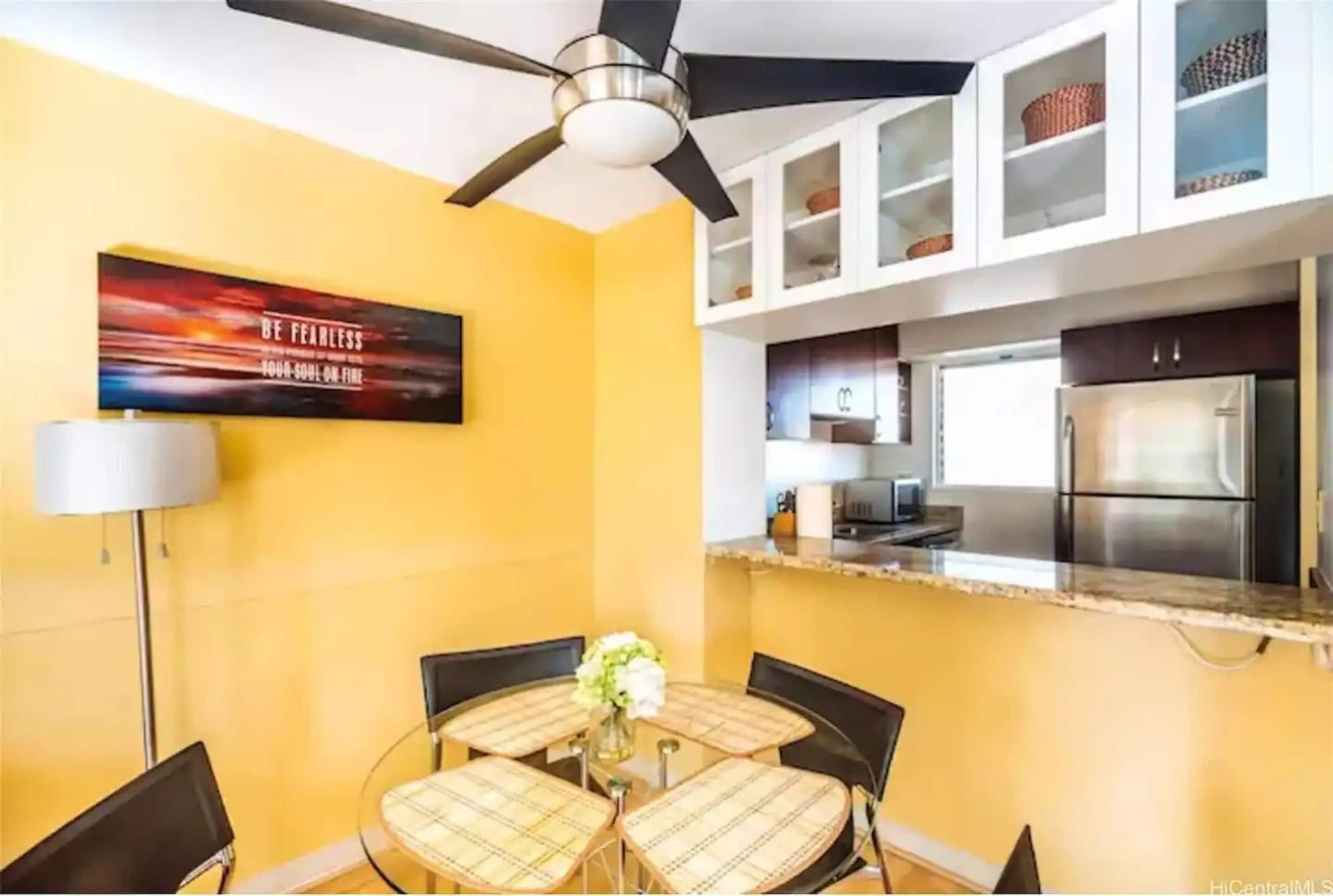 NEW RENO 2 apts fit 12! 2 car parking, pool & more - Image 11