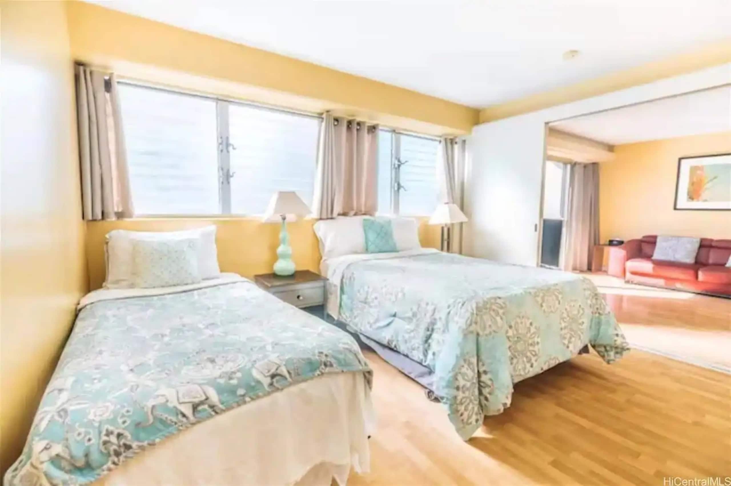 NEW RENO 2 apts fit 12! 2 car parking, pool & more - Image 28