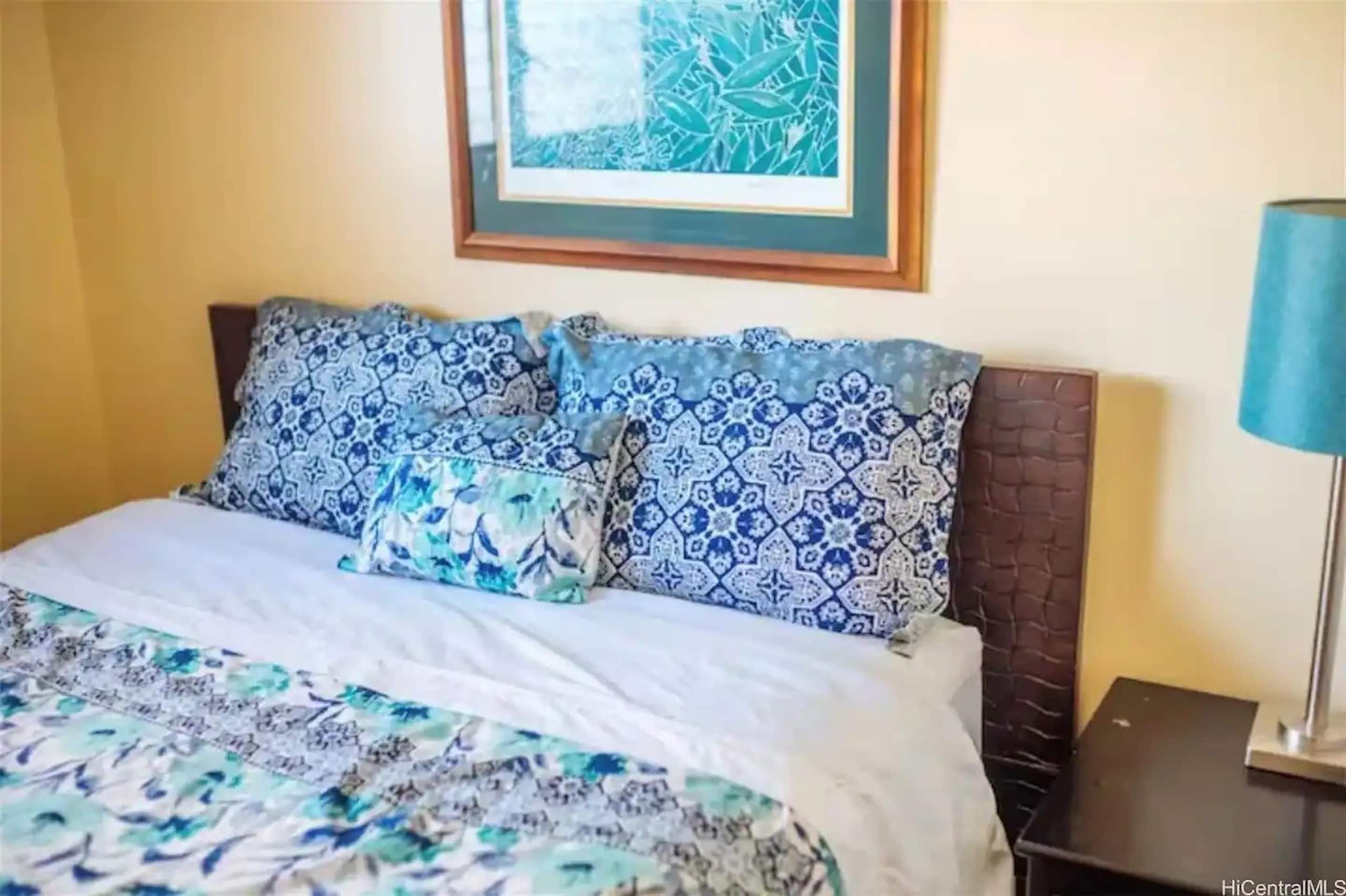 NEW RENO 2 apts fit 12! 2 car parking, pool & more - Image 16