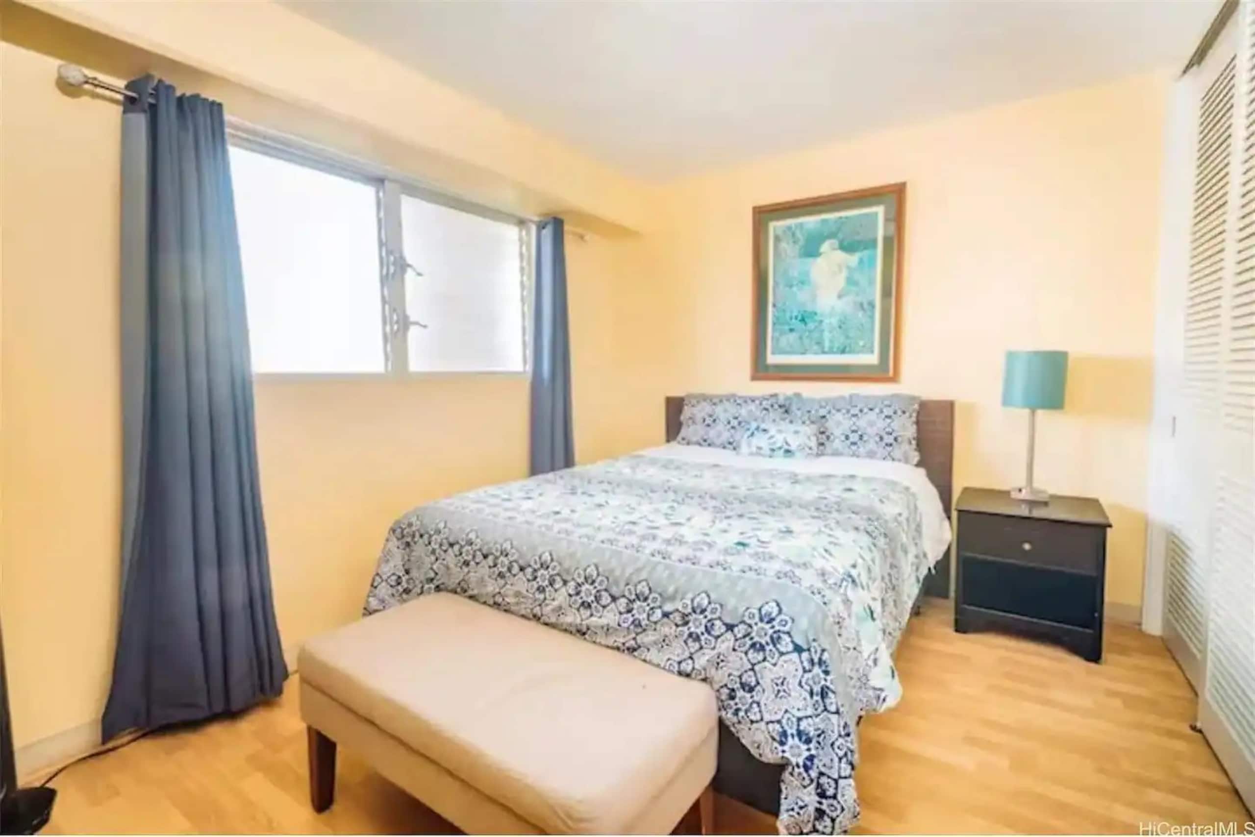 NEW RENO 2 apts fit 12! 2 car parking, pool & more - Image 17