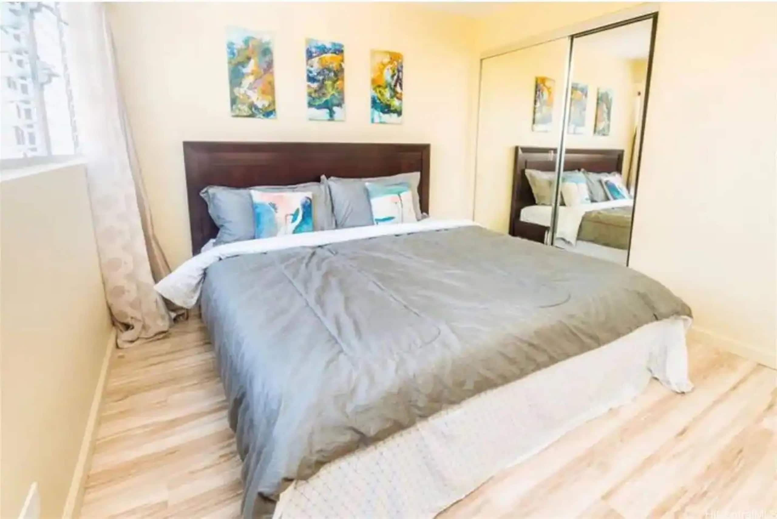 NEW RENO 2 apts fit 12! 2 car parking, pool & more - Image 13