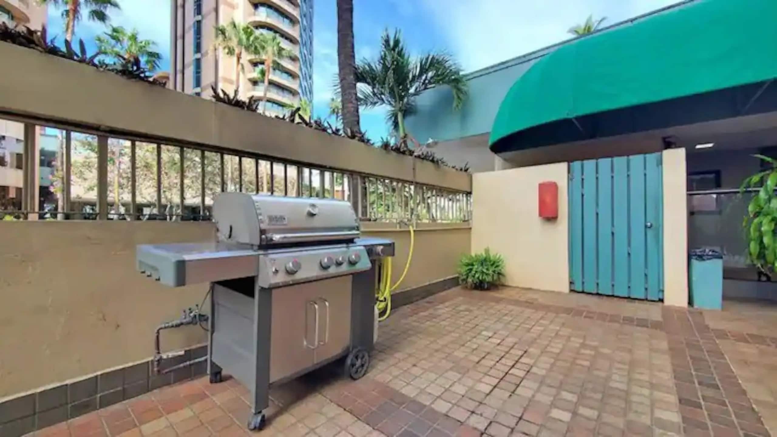 NEW RENO 2 apts fit 12! 2 car parking, pool & more - Image 26
