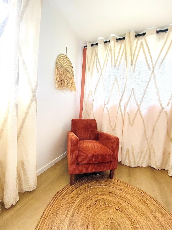 Chaleureux Appartement - Parking Gratuit. - Hotel ibis Budget Laval