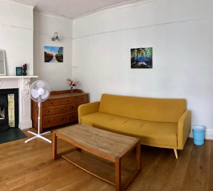 Generous 3 Bedroom Flat - 크로이던