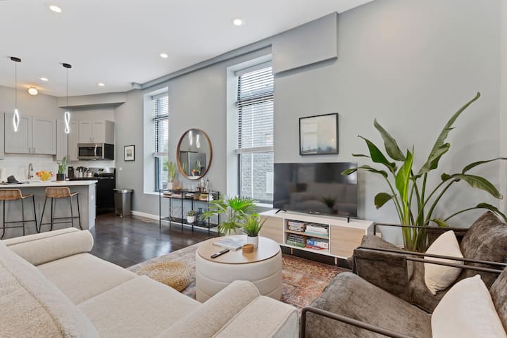 Modern Condo Oasis - Chicago, IL