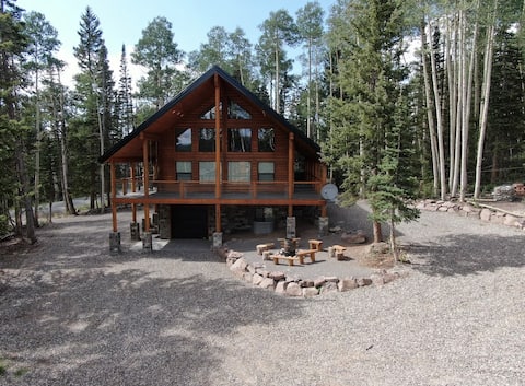 Elk Meadows Lodge- skiers dream. Cntr. of resort