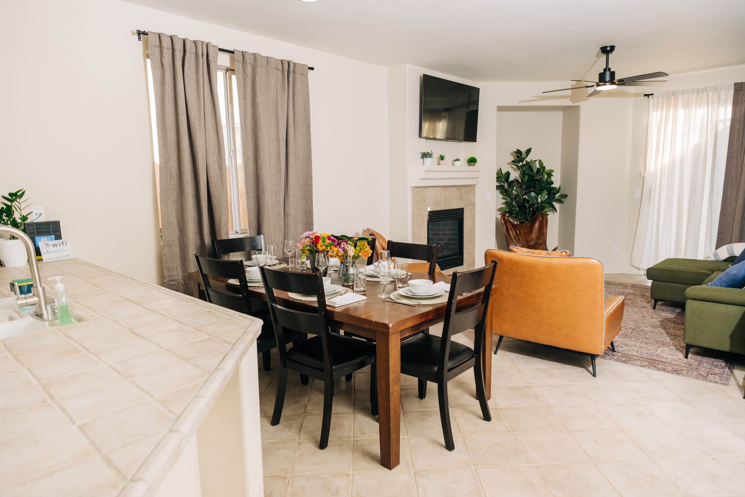 Home in West Sacramento · ★4.96 · 3 bedrooms · 5 beds · 2 private baths - Image 10