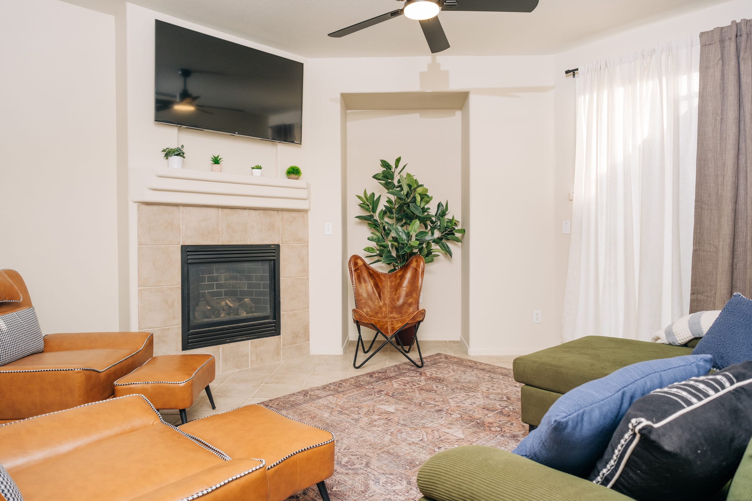 Home in West Sacramento · ★4.96 · 3 bedrooms · 5 beds · 2 private baths - Image 2