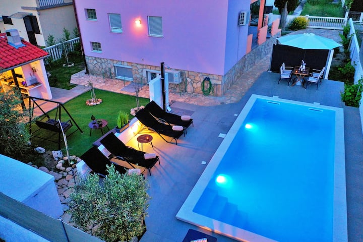 Cypress Tree Apartment 2 Sabunike - Nin