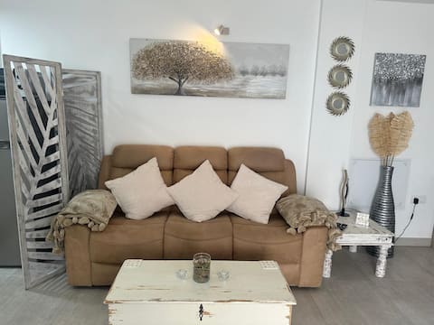 Successful Airbnb property: 200 metres from the beach! in Tías