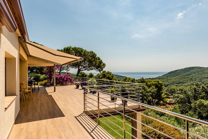 Costa Brava Belle villa vue magnifique sur la mer