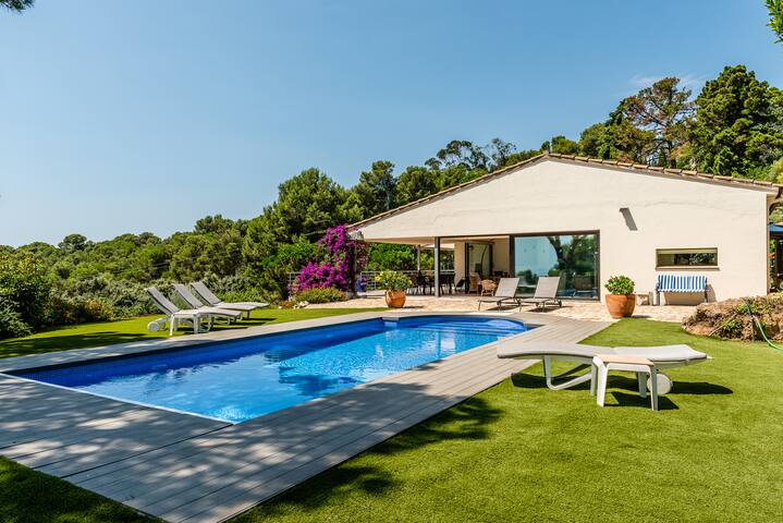 Costa Brava Belle villa vue magnifique sur la mer gallery image 2