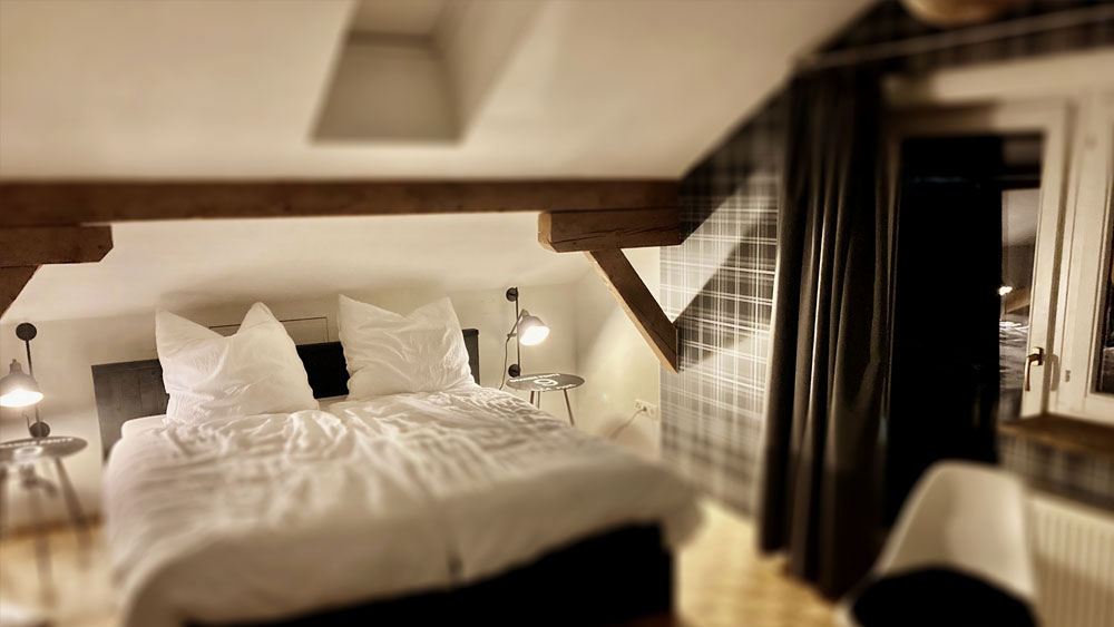 Საძინებელი 4 (2x ორადგილიანი საწოლი) გადაკეთებულ სხვენში, მანსარდის მაისონეტი სოფი და მაქსი 