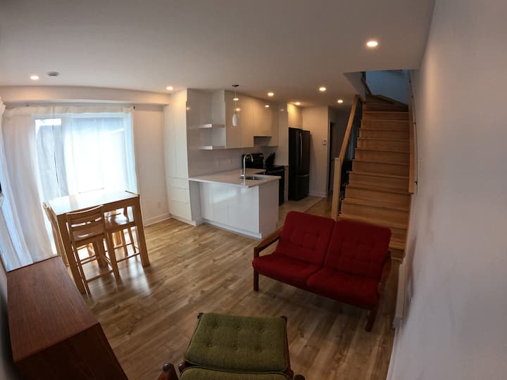 Bright Condo With Mezzanine - Montréal