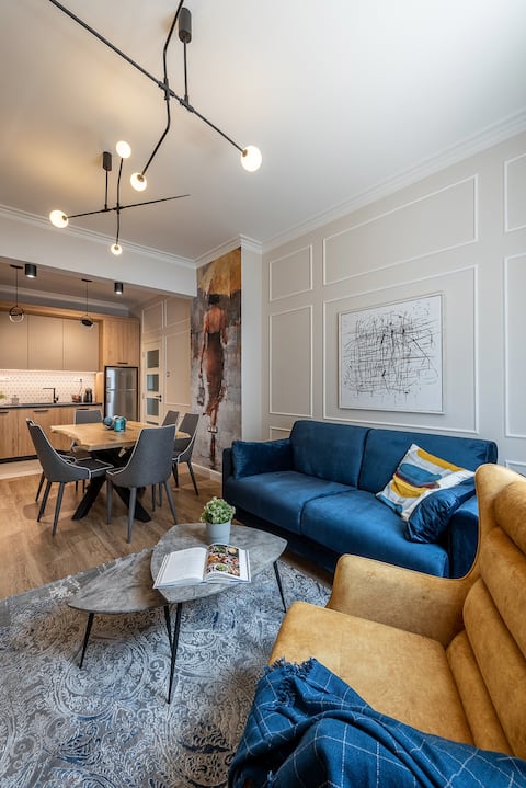 6 BDR - 2 apartments at 1 place