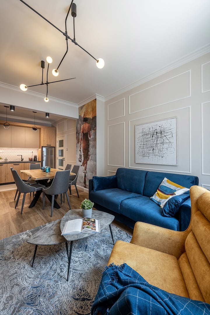 Spacious 6BR, 2 Apts, Central Sofia