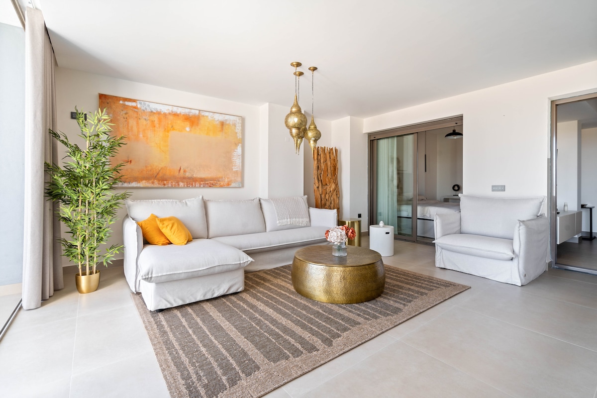 Top performing Airbnb: 2 bed brand new apartment Mijas Hot-tub Sauna Golf in Mijas